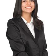 Soy una persona abierta y social, y me encanta crear un ambiente en el que te sientas seguro/a desde el primer momento.